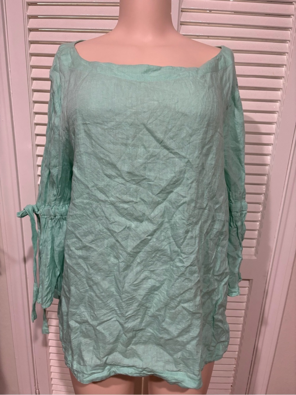 Women’s Mint Green Tie-Sleeve Linen Top - Picture 2 of 6